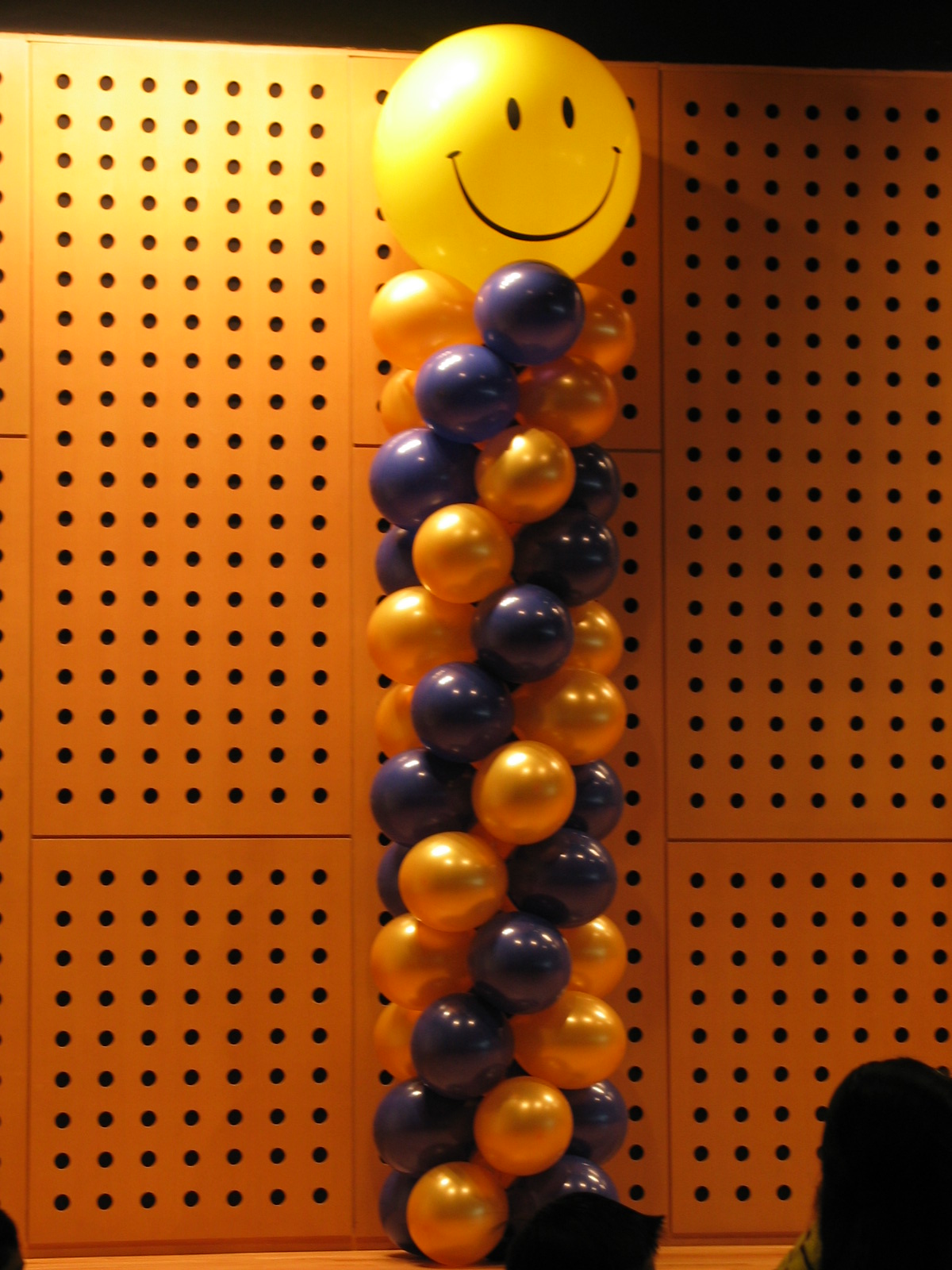 Spiral Balloon Column with Smiley Balloon Topper