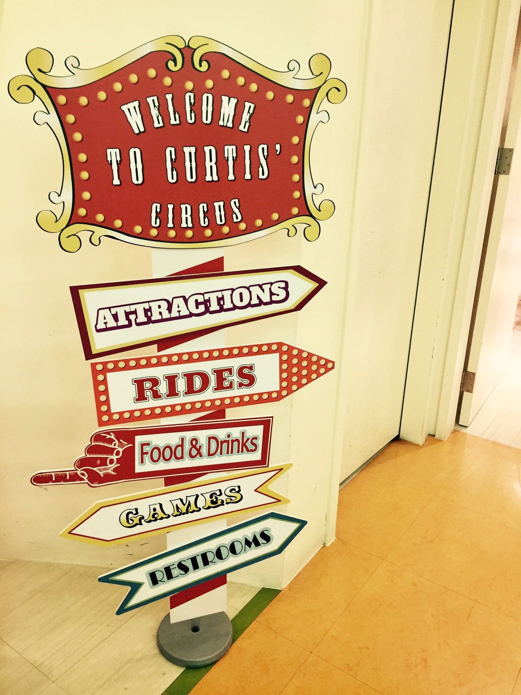 Circus directional sign